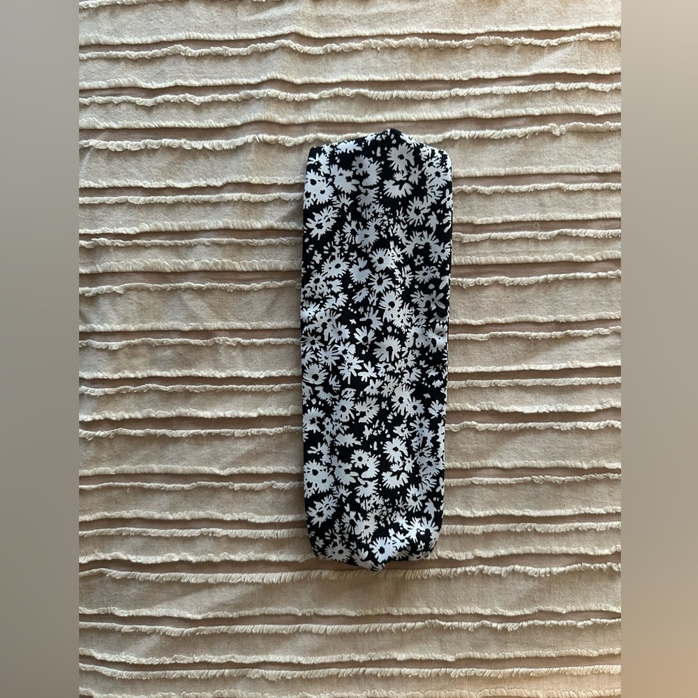 Lululemon Black and White Floral Headband